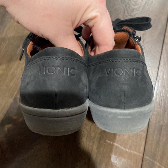Vionic 7.5 Abigail women's  black tennis shoes with zippers weather resistant - Picture 2 of 13